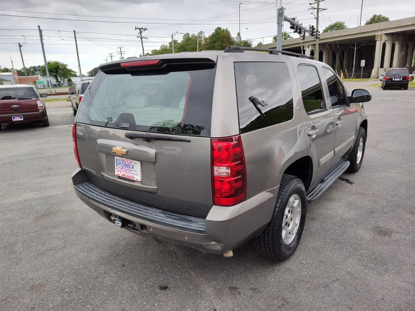 2007 Gray Chevrolet Tahoe (1GNFK13097R) , located at 5700 Curlew Drive, Norfolk, VA, 23502, (757) 455-6330, 36.841885, -76.209412 - Photo#16